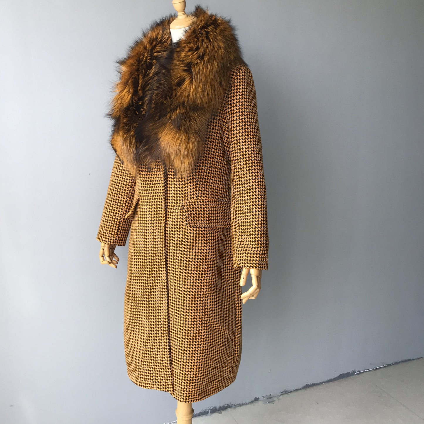 Jaxmonoy Plover Cashmere Coat With Real Fur Collar And Leather Buckle