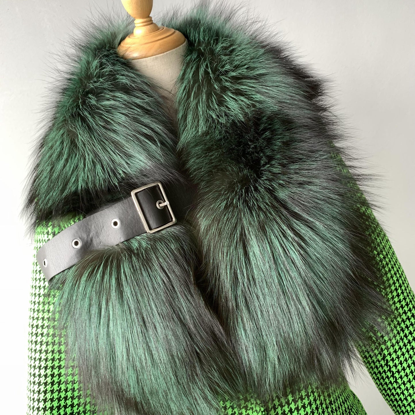 Jaxmonoy Plover Cashmere Coat With Real Fur Collar And Leather Buckle